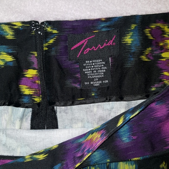 Torrid stretchy hi lo pencil skirt - Picture 3 of 6